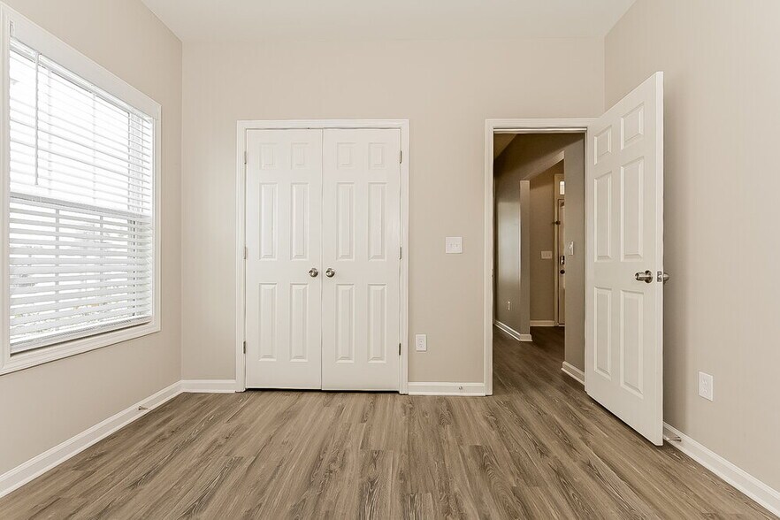 Building Photo - 512 Anglewood Trace