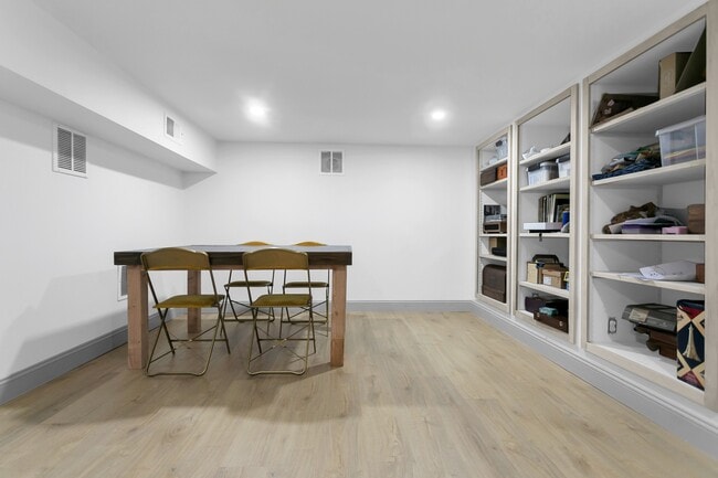 Building Photo - 17 Brown Pl