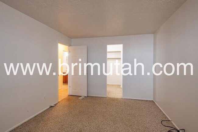 Building Photo - 4670 Stratton Dr E
