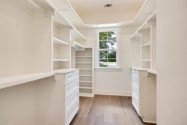 Building Photo - 352 Avon Rd