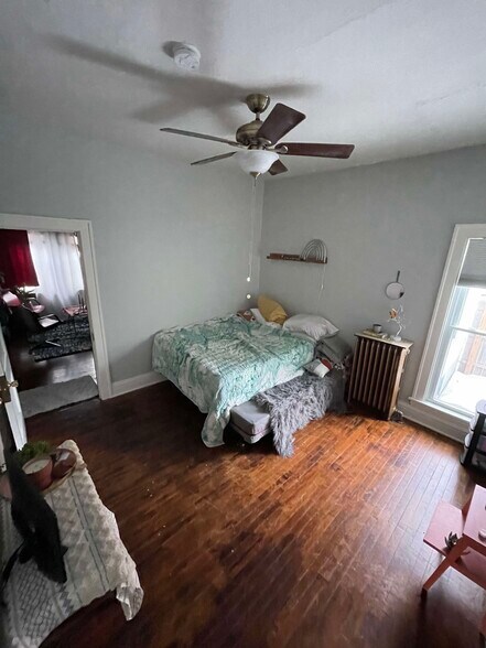 Large Bed - 917 East 19th Street