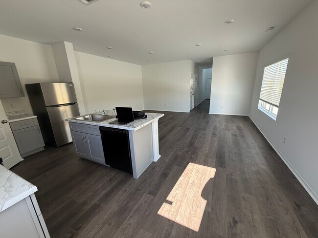 Building Photo - 6805 SW Dignity Ave