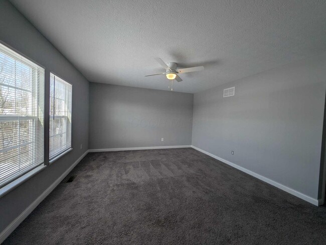 Building Photo - 800 Avebury Dr