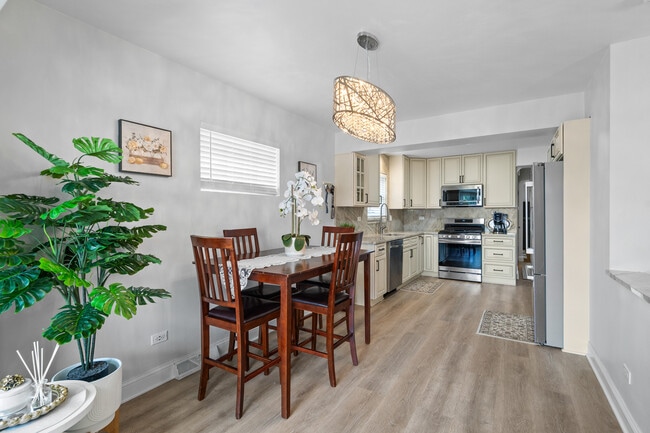 Building Photo - 7625 W Strong St