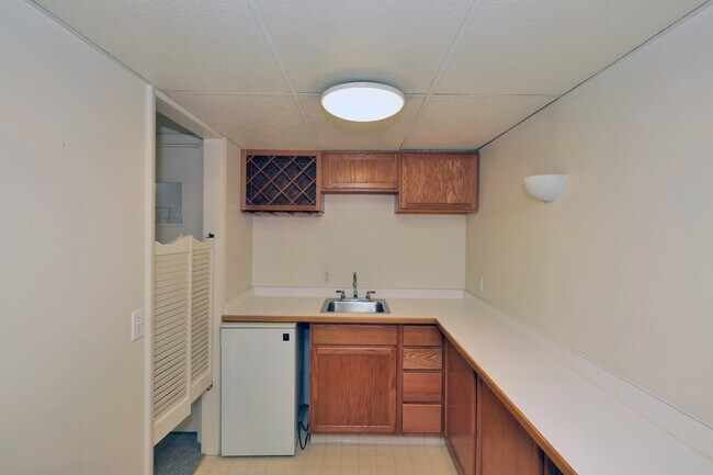 Building Photo - 4498 W Skye Dr