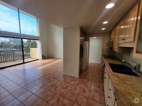 Building Photo - HUGE UPPER 1BD/1.5BA CONDO WITH LOFT, PARK...