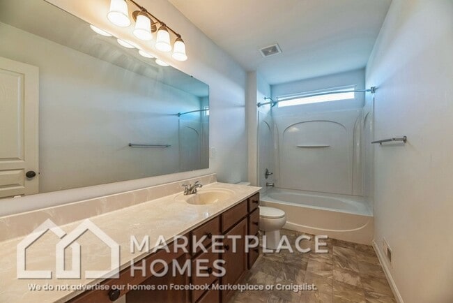 Building Photo - 2807 Bentwood Dr