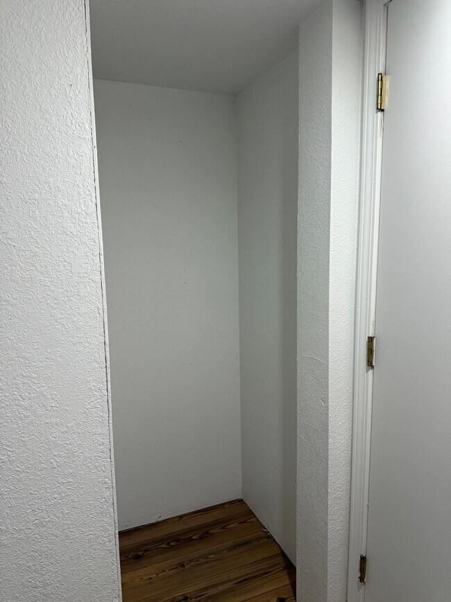 Building Photo - 1431 Central Ave