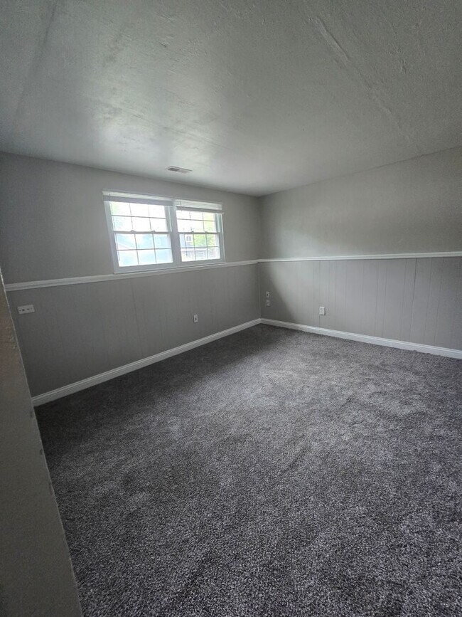 Building Photo - Beautiful 3 Bedroom with Bonus Room in Dec...