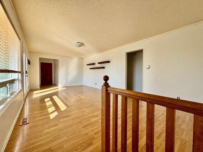 Building Photo - 3 Bed, 2 Bath in Anacortes WATER VIEW and ...