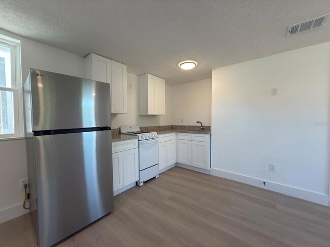 Building Photo - 401 E Columbus Dr