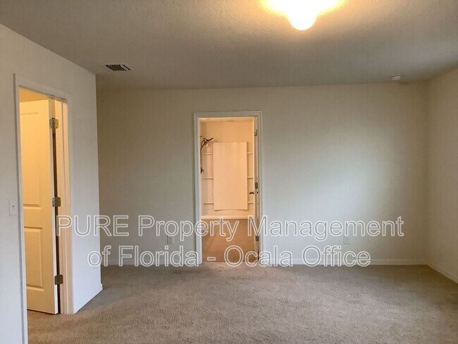 Building Photo - 2880 NE 43rd Rd
