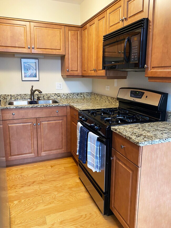 Building Photo - 1077 Courtland Dr