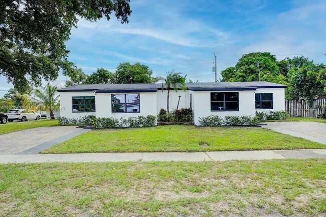 Building Photo - 300 SW 23rd St