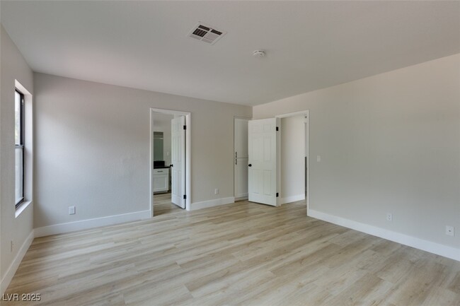 Building Photo - 2337 Chatfield Dr