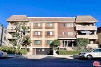 Building Photo - 7442 Hazeltine Ave
