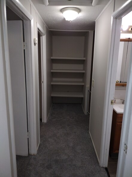 Building Photo - 1085 Catskill Dr