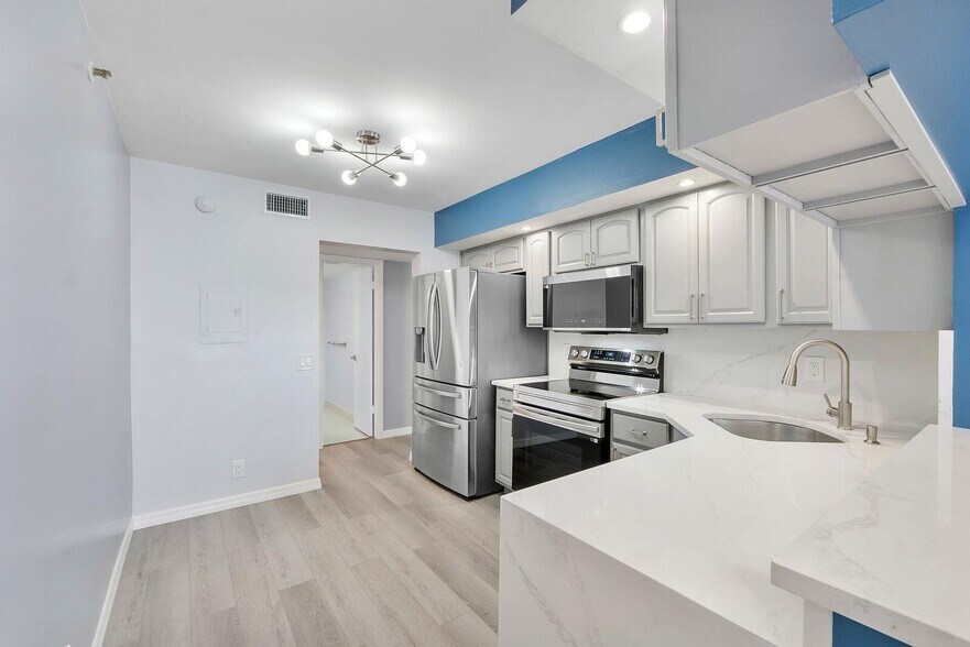 Building Photo - 105 Lake Emerald Dr