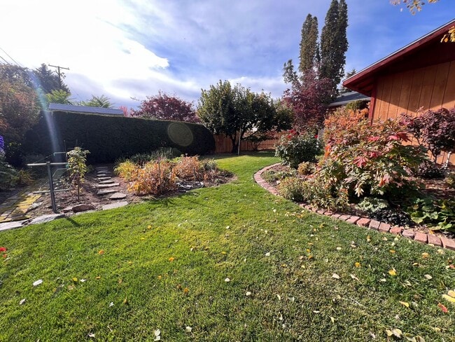 Building Photo - Non-Refundable & Security Deposit Total: $...