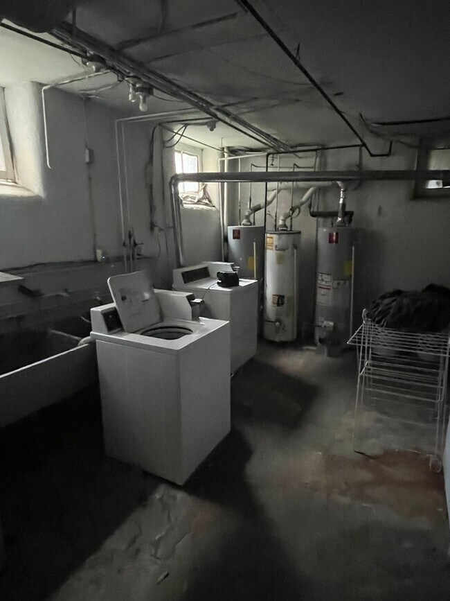 Building Photo - 3523 Clifton Ave