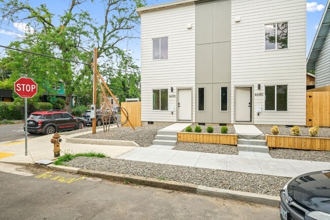 Building Photo - 540 N Blandena St