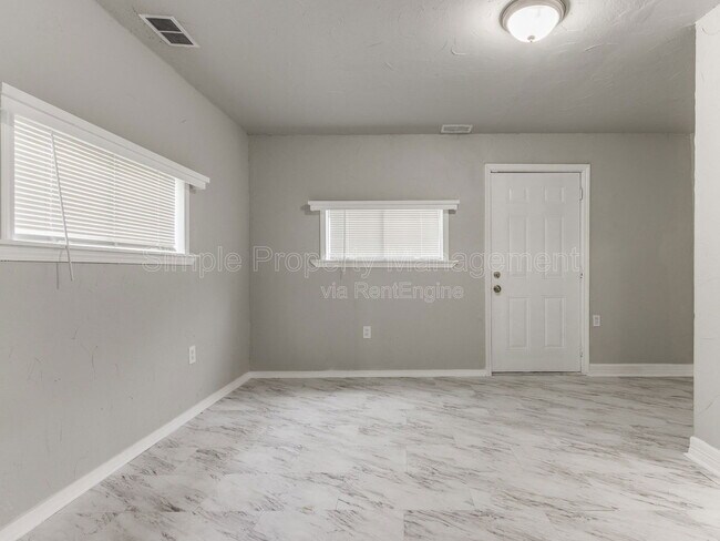 Building Photo - 1800 Hampton Rd