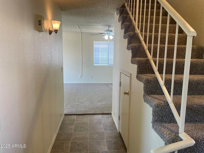 Building Photo - 1327 W Straford Dr