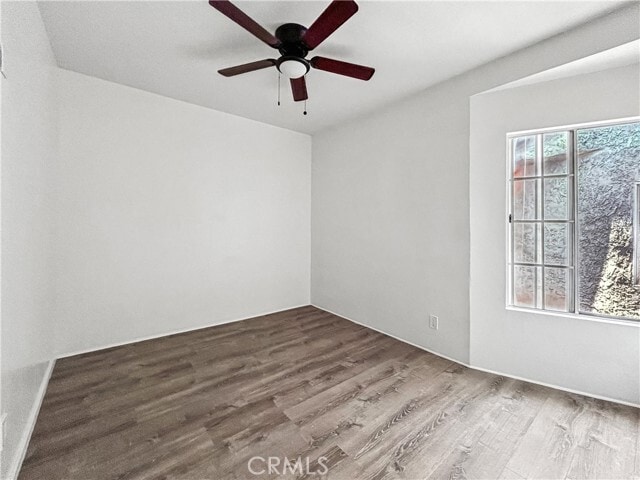 Building Photo - 825 W 40th Pl