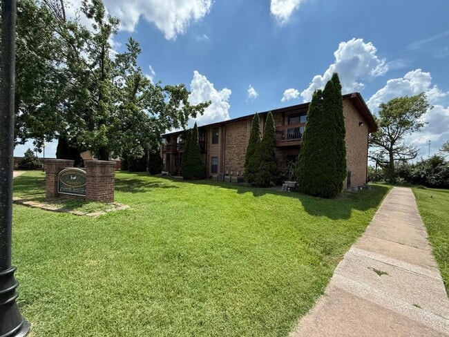 Building Photo - 122 Fairway Ave