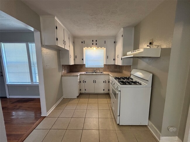 Building Photo - 129 Lee Dr