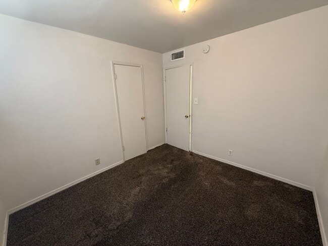 Building Photo - 507 Tyler St