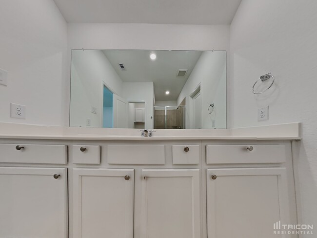 Building Photo - 10511 Pineland Dr