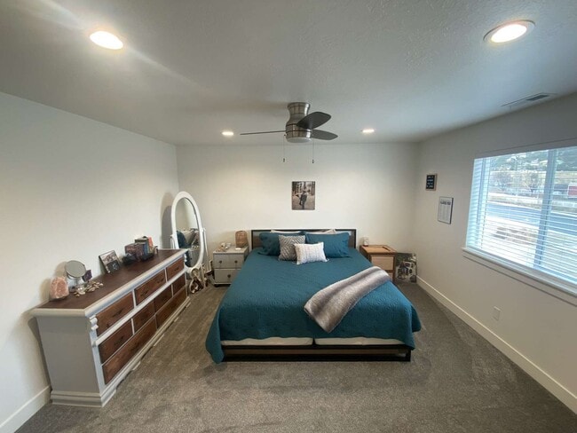 Building Photo - 546 E 625 S