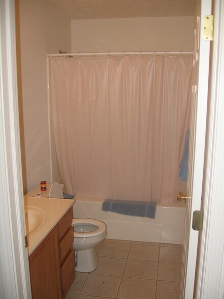 Building Photo - 3905 Chenango Pl