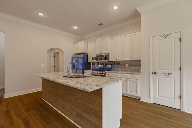 Building Photo - 1019 Silver Cir
