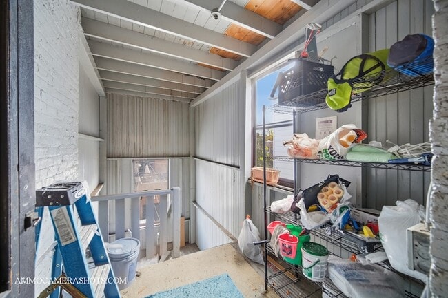 Building Photo - 2045 W Farragut Ave