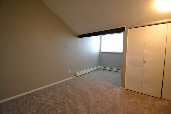 Building Photo - 4417 Carefree Cir N