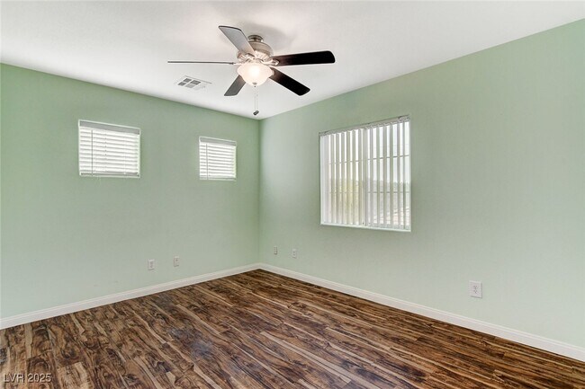 Building Photo - 9768 Plane Tree Ct