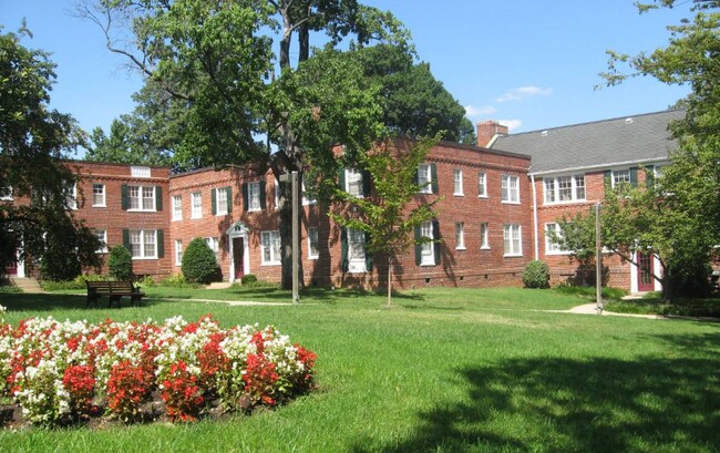 Building Photo - 1728 Queens Ln