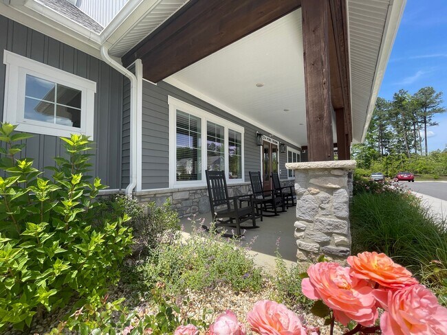 Building Photo - Cardinal | 4 Bed 2.5 Bath | Garage | 1895 sf | $2959-$3255 | 8, 9, 10, 12, 14, and 15 month lease...