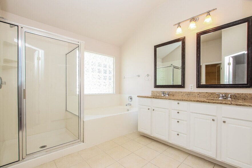 Building Photo - 1105 Wigwam