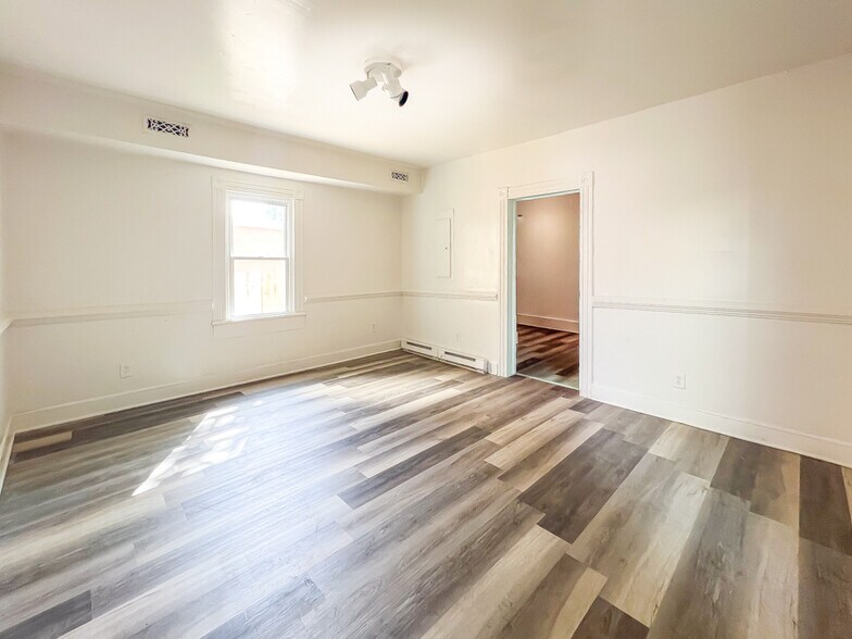 Building Photo - 1005 Maplewood Ave