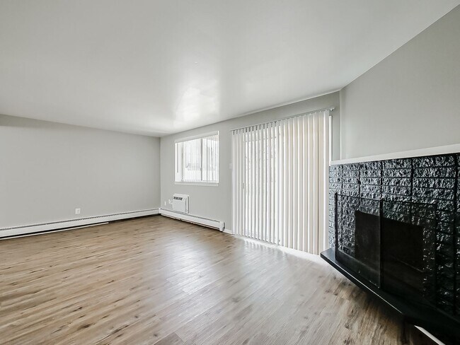 Building Photo - Freshly Updated 2BR Home in Prime White Lake Location!