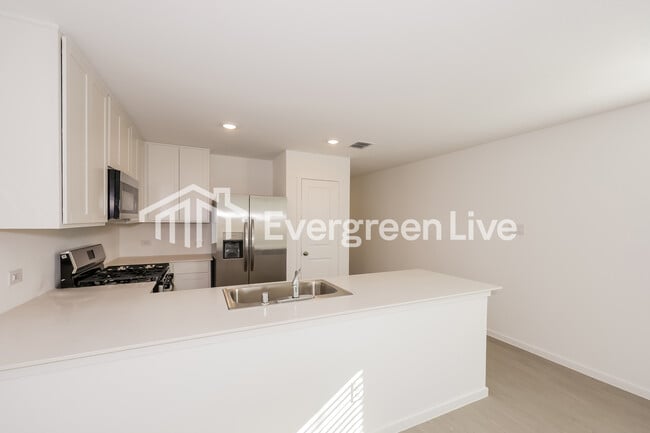 Building Photo - 10512 Desert Hawk Cir