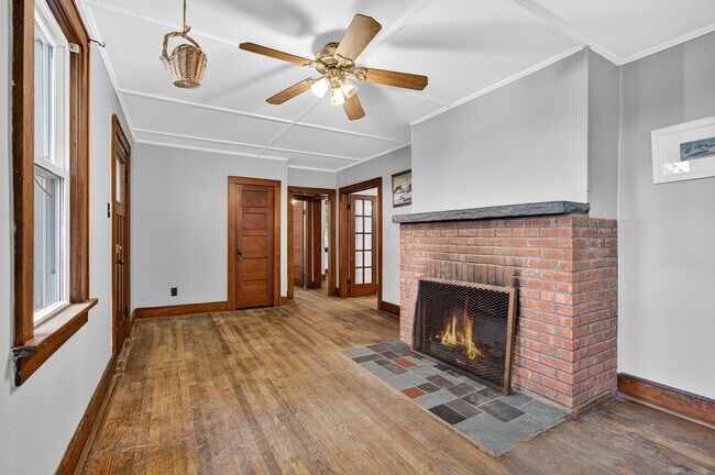 Building Photo - 20 Evergreen Ln