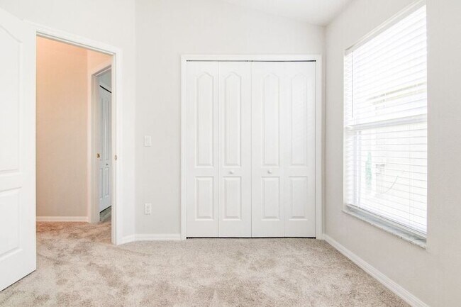 Building Photo - 9853 Portofino Dr