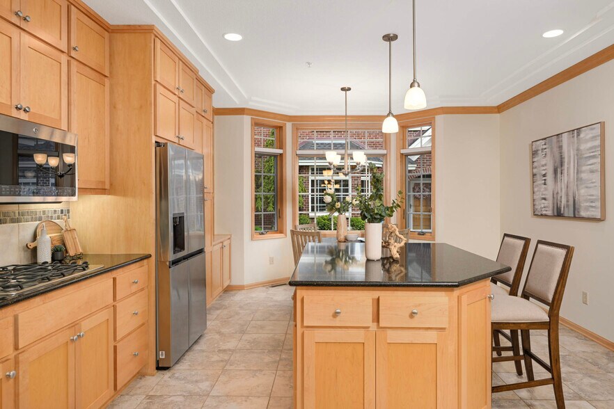 Building Photo - 10855 Falling Water Ln