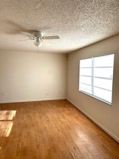 Building Photo - Great Location! 4/2 For Rent