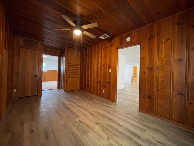 Building Photo - Renovated Charm Meets Modern Comfort – 3-B...