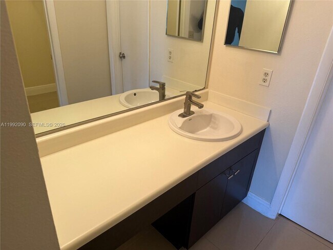 Building Photo - 1211 S Independence Dr